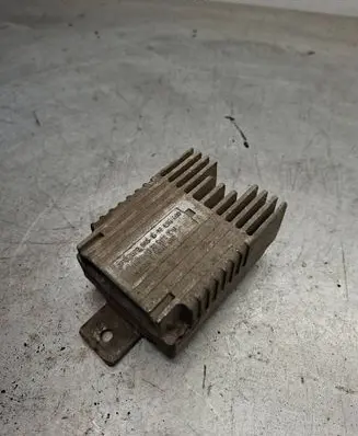 Mercedes-Benz E W210 Coolant fan relay A0205451532 E5001002 32E56600