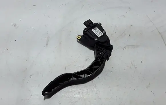 Renault Captur II Accelerator throttle pedal 180100879R