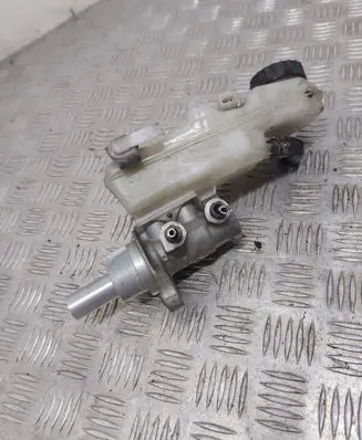 Master brake cylinder