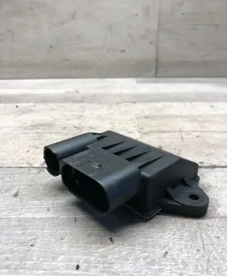 Mercedes-Benz R W251 Glow plug pre-heat relay 661384 EDZ22