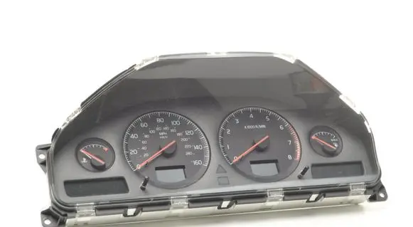 Volvo V70 Speedometer (instrument cluster) 8637994