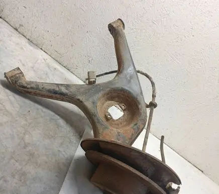 Mercedes-Benz W123 Rear wheel hub spindle/knuckle