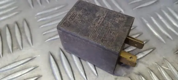 Volkswagen Golf II Other relay 171955529