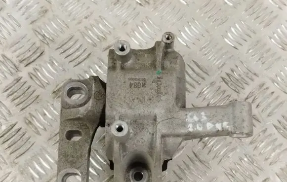 Audi Q3 8U Engine mount bracket