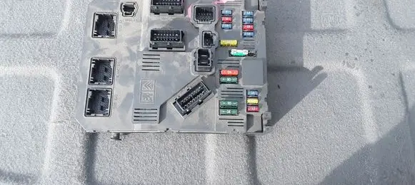 Citroen C3 Fuse module 9649811480 S118085200