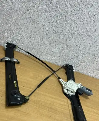 BMW X5 E70 Front door electric window regulator 7166379E D6789