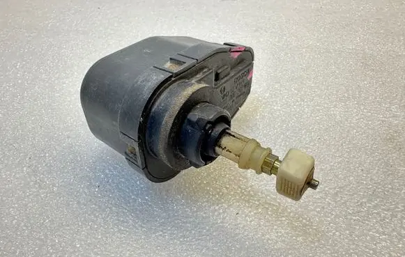Audi 80 90 B3 Headlight level adjustment motor 0132008309