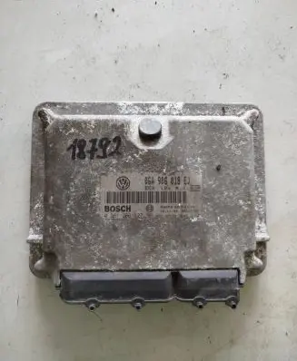 Volkswagen New Beetle Engine control unit/module 06A906018EJ 0261206327