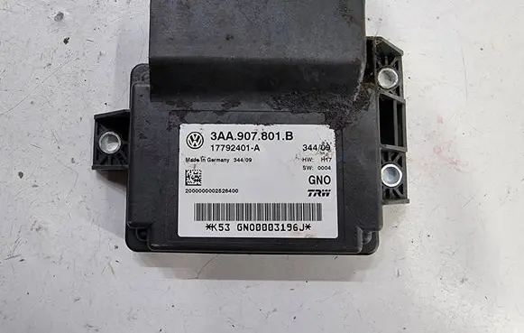 Volkswagen Tiguan Hand brake control module 3AA907801B 17792401A