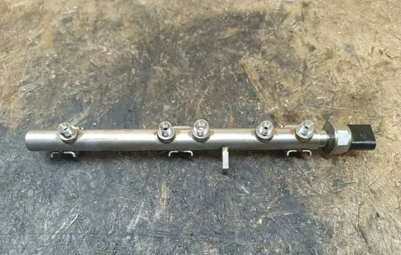 BMW 3 E92 E93 Fuel main line pipe 7562474