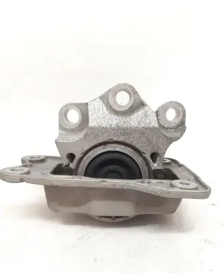 Volvo XC90 Engine mount bracket