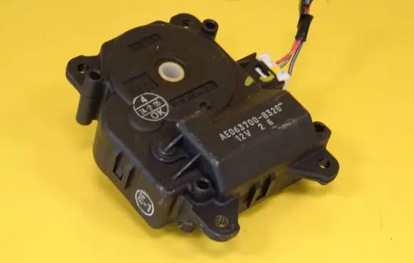 Mitsubishi Colt Air flap motor/actuator AE063700-8320 AE0637008320