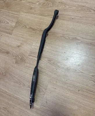 Hyundai Elantra Front wiper blade arm