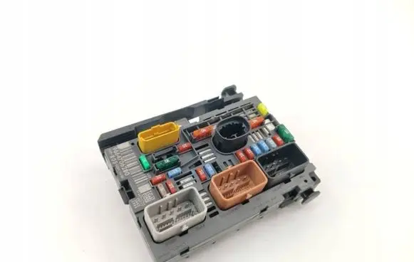 Peugeot 308 Fuse module 9664706280
