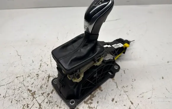 Volvo XC70 Gear shifter/selector 31367586