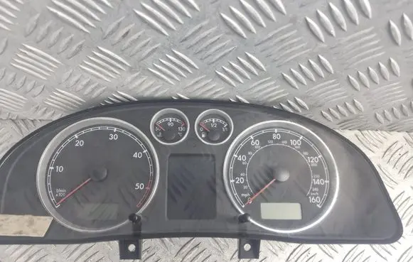 Volkswagen PASSAT B5 Speedometer (instrument cluster) 3B0920949A VWZ7Z0E1413116