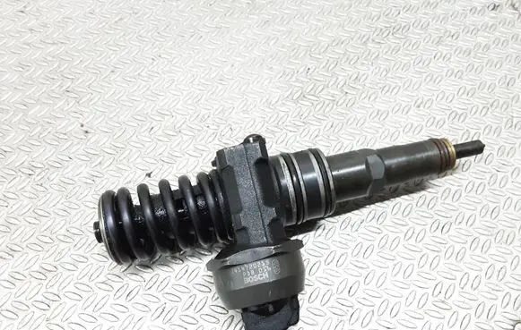 Skoda Octavia Mk2 (1Z) Fuel injector 0414720215 038130073AG