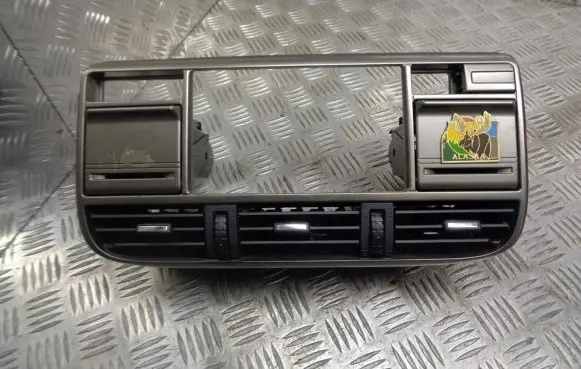 Nissan X-Trail T30 Dashboard side air vent grill/cover trim 687508H900