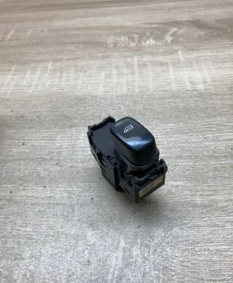Volvo S60 Electric window control switch 8685288