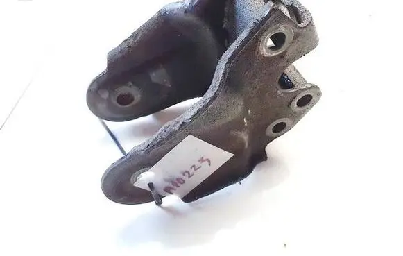 Chevrolet Captiva Engine mounting bracket