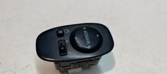 Lexus IS 200-300 Wing mirror switch