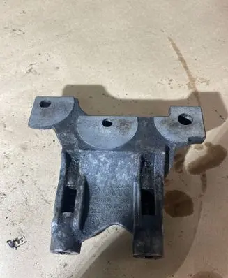 Volkswagen Transporter - Caravelle T5 Engine mounting bracket 070199343A