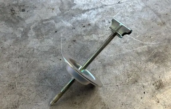 Nissan Qashqai+2 Spare wheel bolt 
