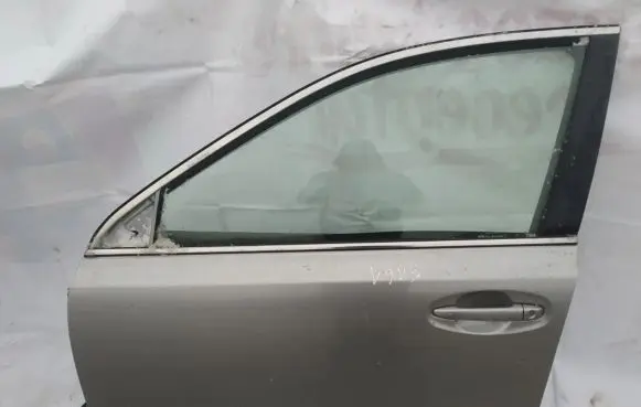 Subaru Outback Front door pilka