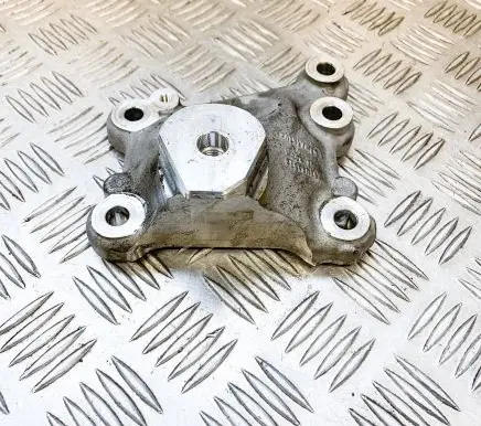Porsche Macan (95B) Engine mounting bracket 9461152111R