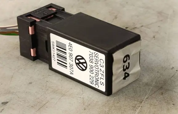 Volkswagen Phaeton Other relay 4E0907307A C3ZTFLS 7038900229