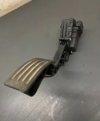 Ford Focus Accelerator throttle pedal 8M5T14014