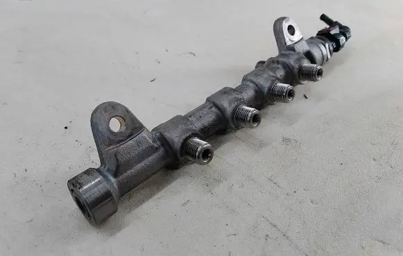 Fuel main line pipe