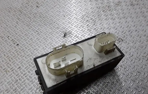 Coolant fan relay
