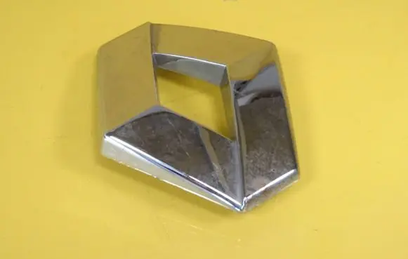 Manufacturer badge logo/emblem