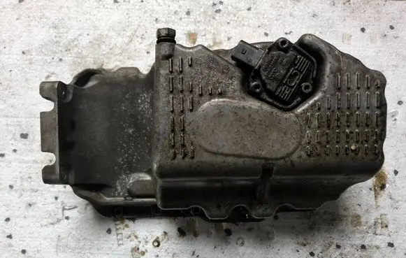 Volkswagen Golf V Oil sump 03C103603