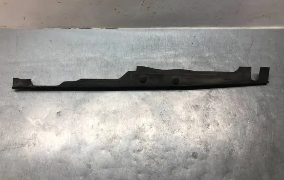 Audi A4 S4 B9 Fender end trim 8W0820582