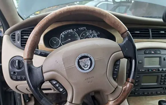 Jaguar X-Type Steering wheel