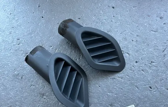 Nissan Terrano Dashboard side air vent grill/cover trim 687418F200 687408F200