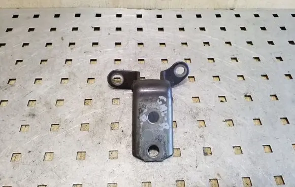 Toyota Avensis T270 Rear door lower hinge