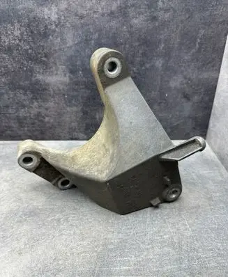 Volkswagen Touran I Engine mounting bracket 9191148