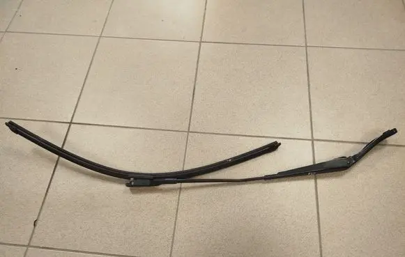 Volvo XC60 Windshield/front glass wiper blade 30753530