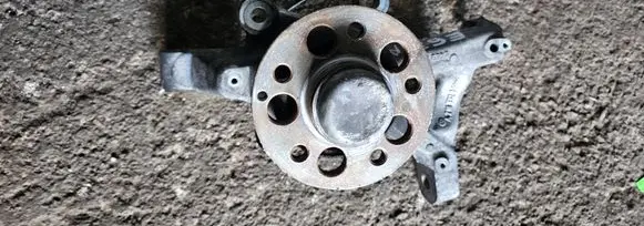 Mercedes-Benz E AMG W212 Front wheel hub A2183320500