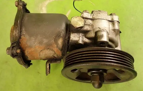 Subaru Forester SF Power steering pump