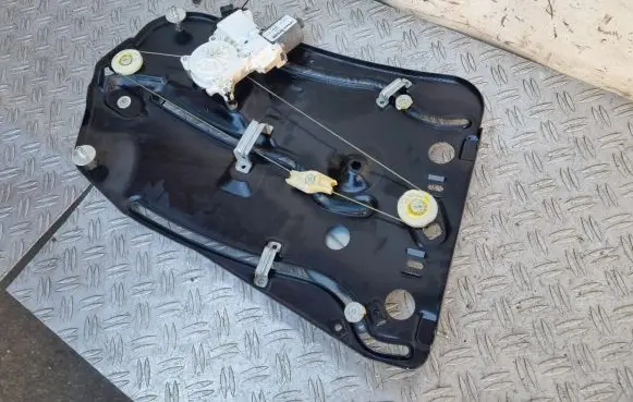 Volvo C70 Rear door window regulator with motor 9466809 30784123 998684103