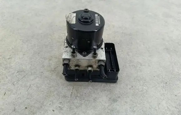 Ford Focus ABS Pump 8M512C405CA