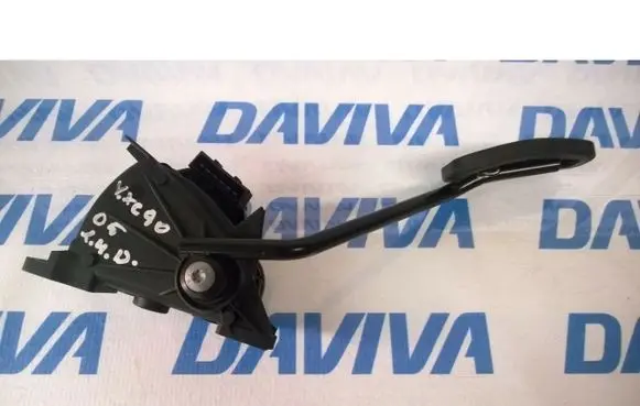 Volvo XC90 Accelerator throttle pedal 30683519