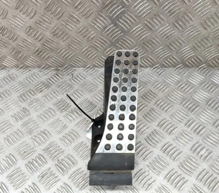 Accelerator throttle pedal