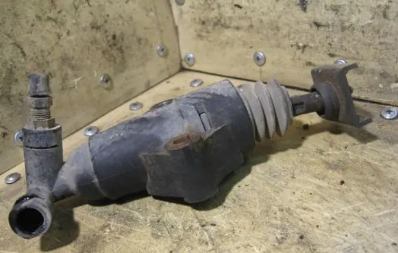 Skoda Octavia Mk1 (1U) Clutch slave cylinder 1J0721261E