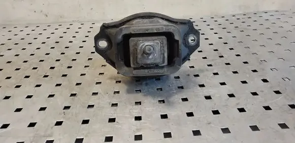 Land Rover Discovery 3 - LR3 Engine mount bracket KKB500441G