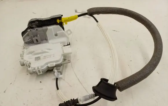 Porsche Macan (95B) Rear door lock 8K0839015F